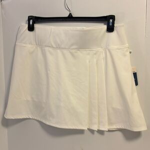 TOMMY BAHAMA ACTIVE SKORT NWTS 
WHITE  SIZE XL 18” WAIST LENGTH 15-16”